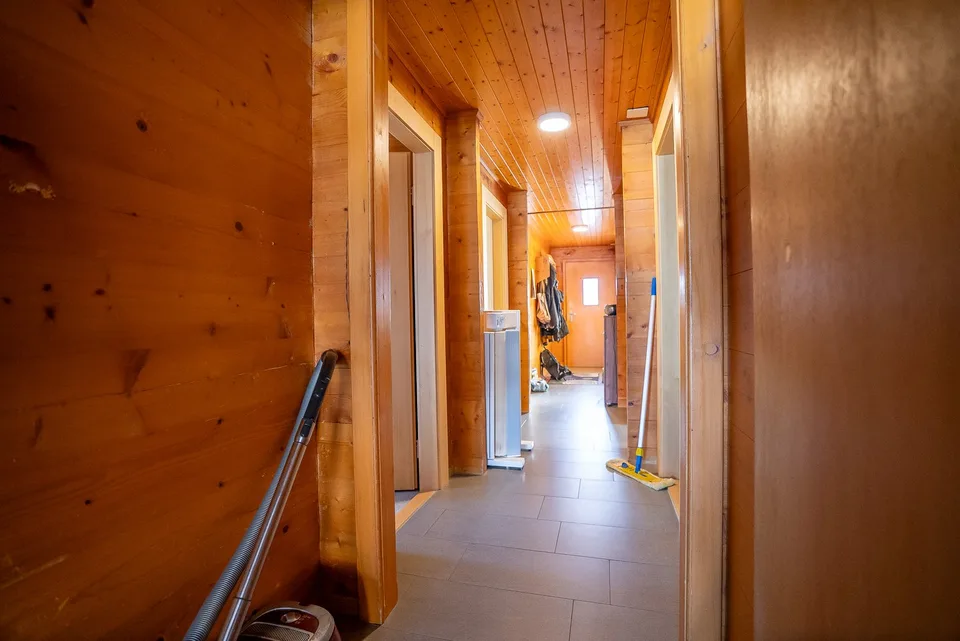 Maison de 4 familles directement sur les pistes avec un haut potentiel de rendement et une utilisation flexible – photo 29 sur 30