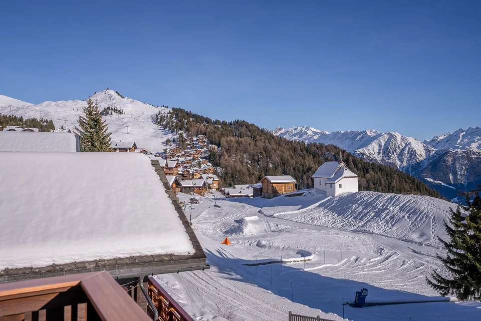 Maison de 4 familles directement sur les pistes avec un haut potentiel de rendement et une utilisation flexible – photo 23 sur 30