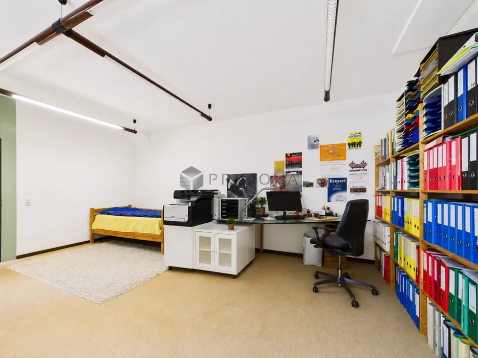 Maison de plusieurs familles charmante avec unité commerciale dans un emplacement central à Wilchingen