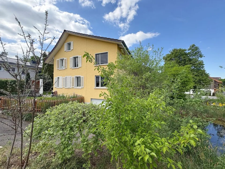 Maison jumelée de 4,5 pièces dans un emplacement ensoleillé