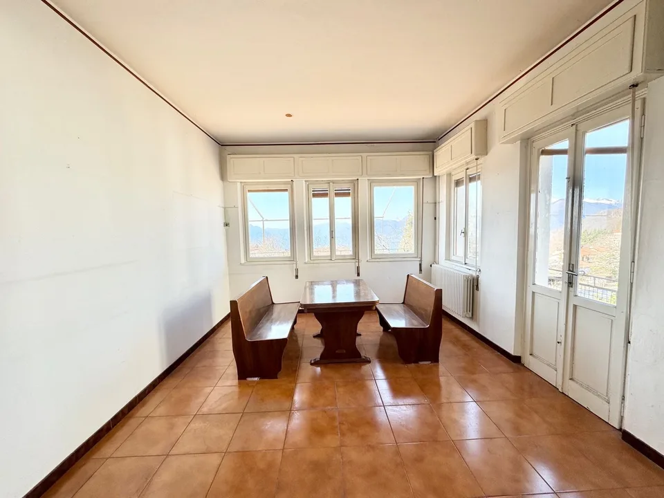 Villa Storica con Vista Mozzafiato sul Lago