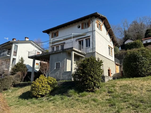 Villa Storica con Vista Mozzafiato sul Lago
