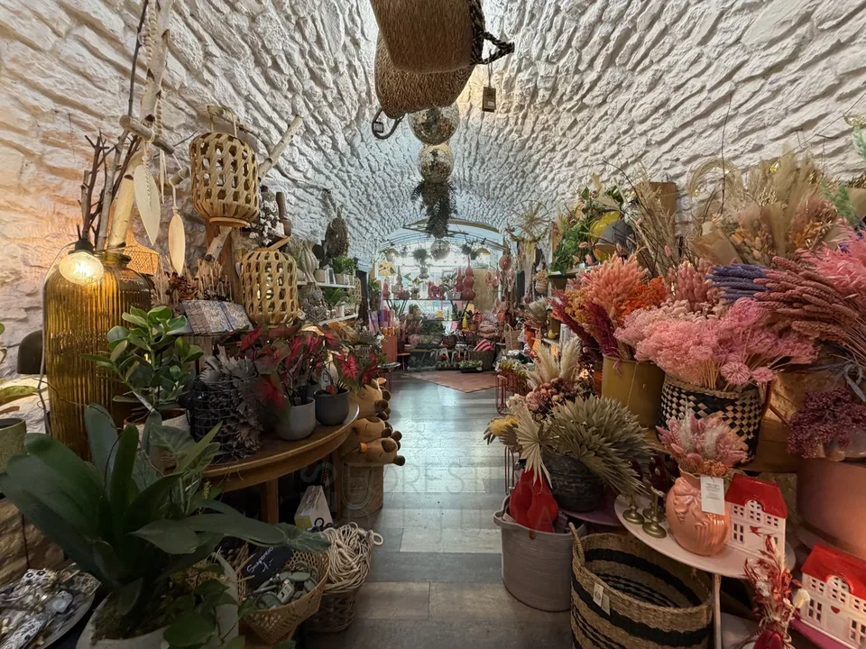 Insieme di due superfici commerciali affittate - Centro storico di Porrentruy
