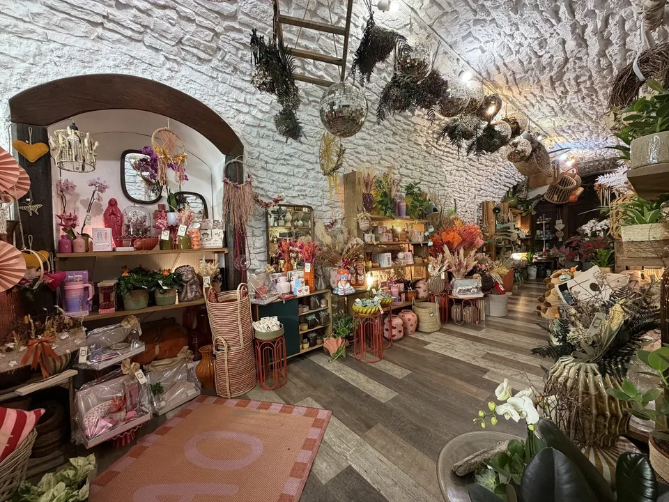 Insieme di due superfici commerciali affittate - Centro storico di Porrentruy