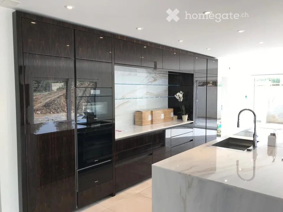 Maison de rang moderne de 6,5 pièces à Neerach – Habitation spacieuse sur 3 étages