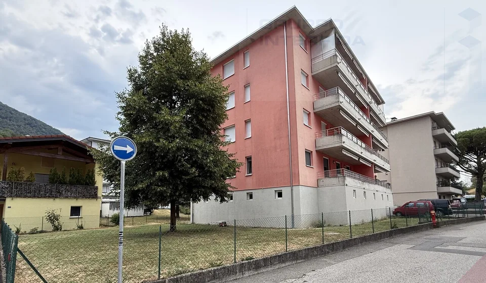 GROßES APARTMENT MIT BALKON