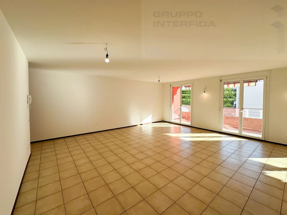 GROßES APARTMENT MIT BALKON