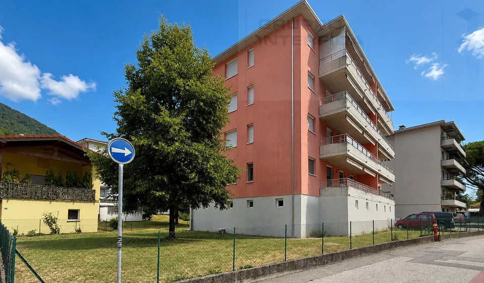 GROßES APARTMENT MIT BALKON