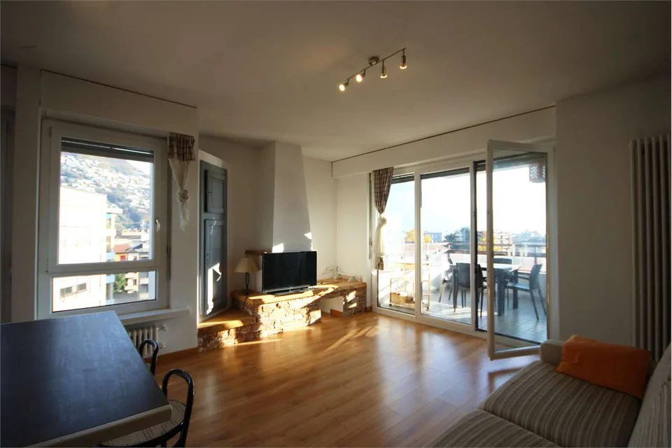 Accogliente attico di 2.5 locali arredato con terrazza - ottimo inv... – Foto 17 von 23