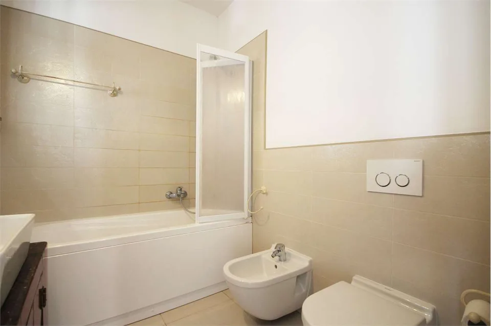 Accogliente attico di 2.5 locali arredato con terrazza - ottimo inv... – Foto 21 von 23