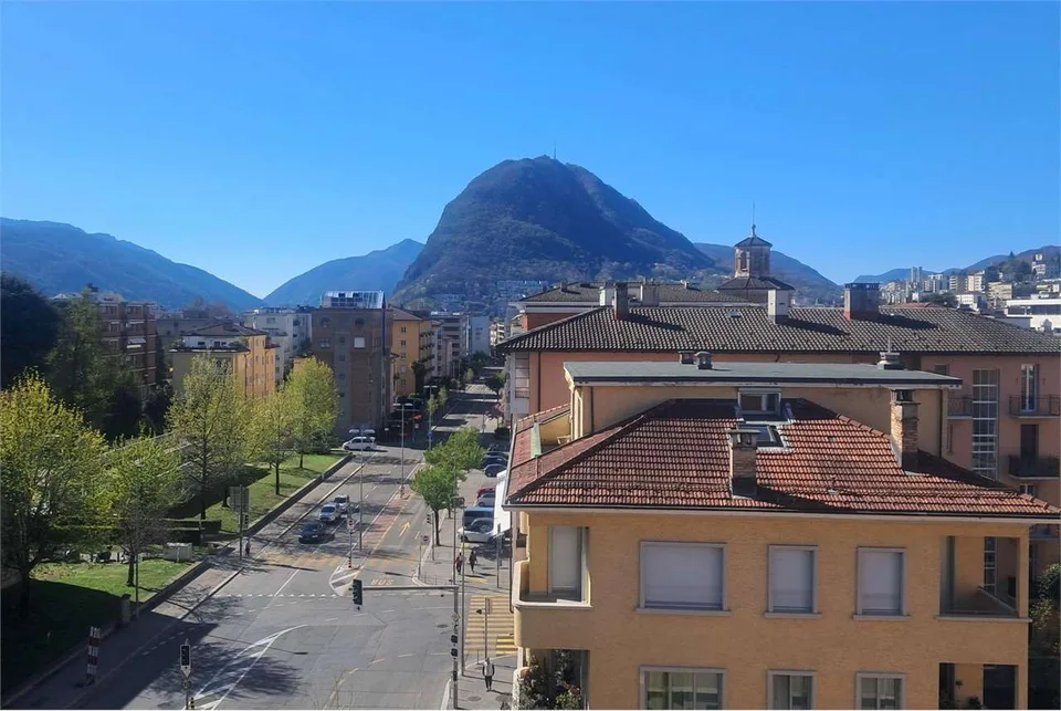 Attico con terrazza e vista aperta in prossimità del centro