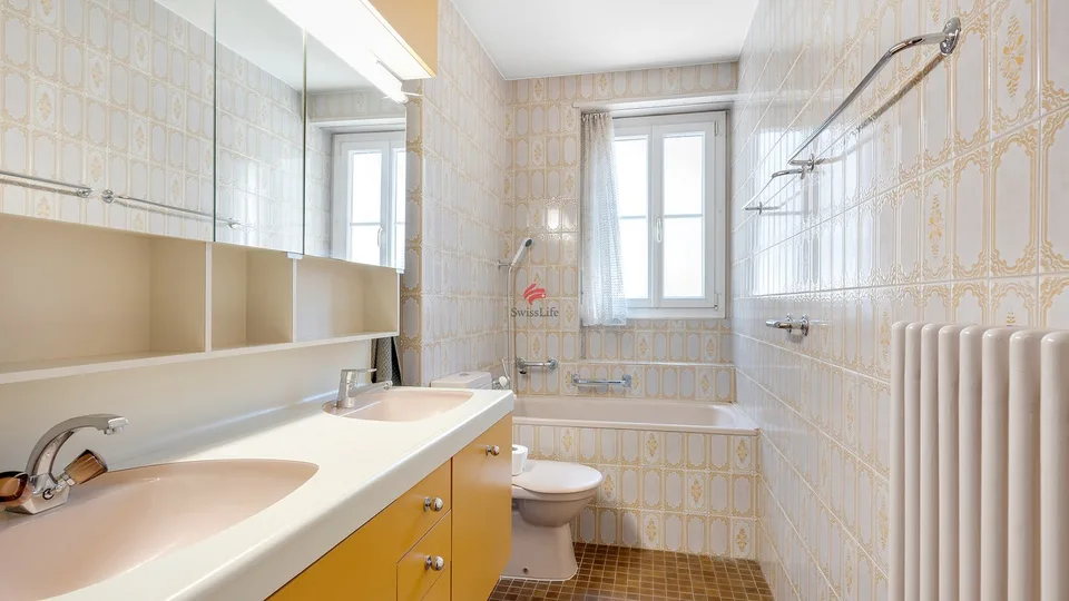 Zwei Wohnungen umfassendes Haus zur Renovierung