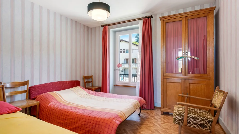 Zwei Wohnungen umfassendes Haus zur Renovierung