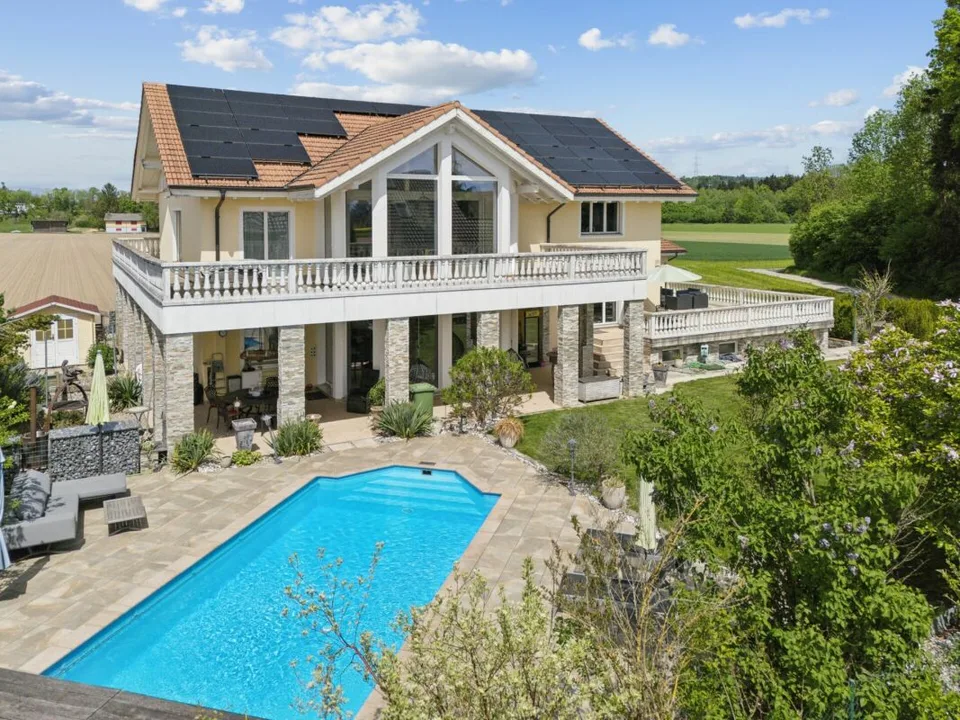 8.5-Zimmer-Villa voller Möglichkeiten – Foto 13 von 15