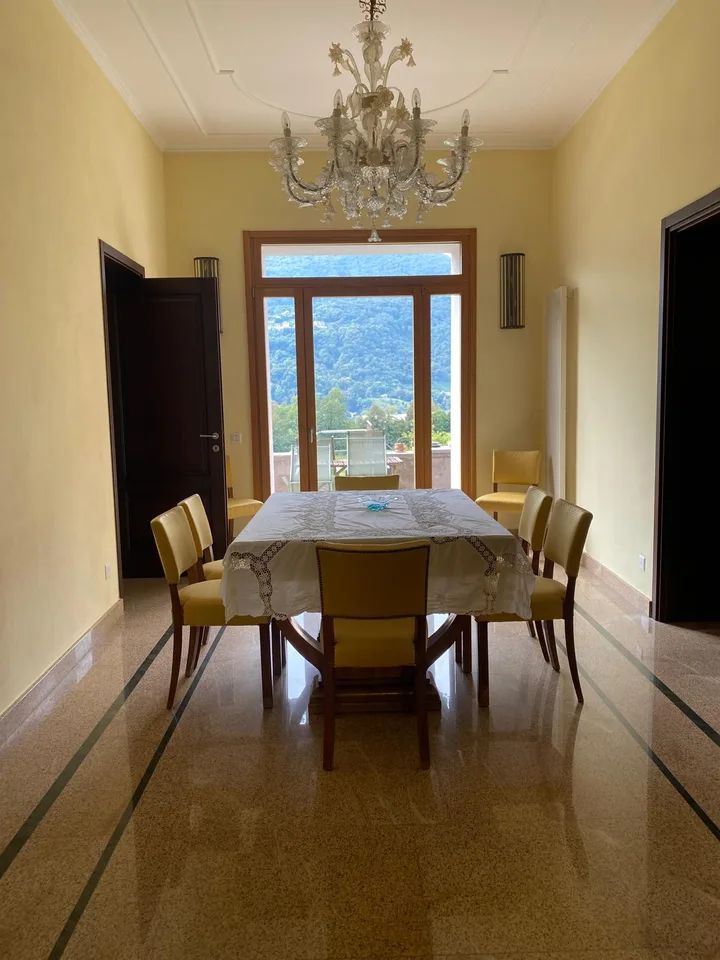 Splendida Casa Colonica di 12 Locali con Vigneto a Breganzona