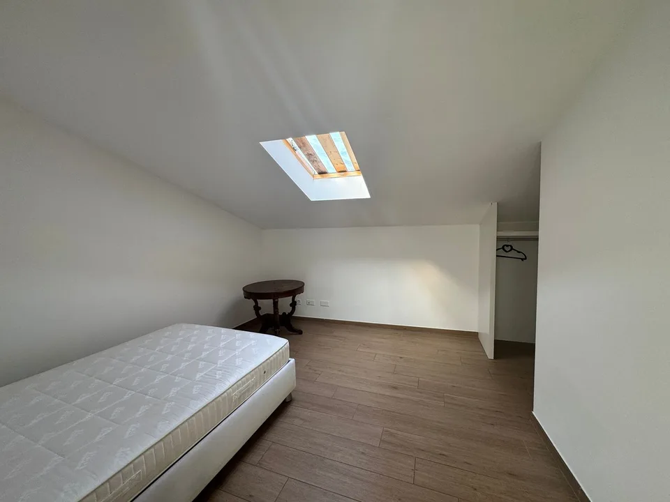 Elegante Duplex di 4.5 Locali con Vista Panoramica a Barbengo