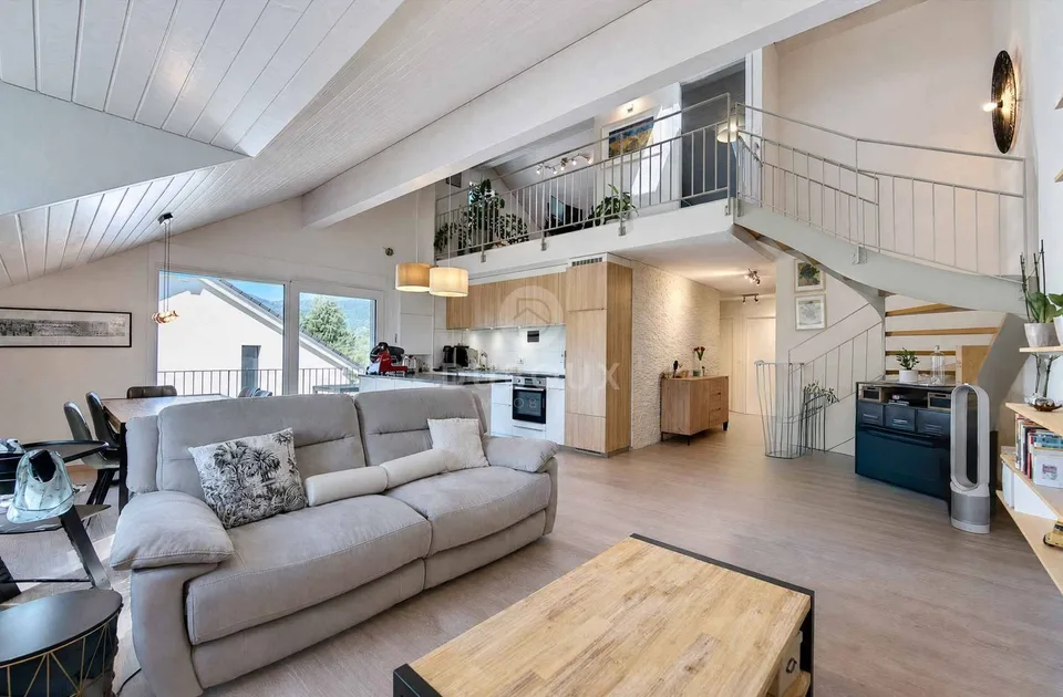 DUPLEX LUMINEUX DANS UN CADRE VERDOYANT