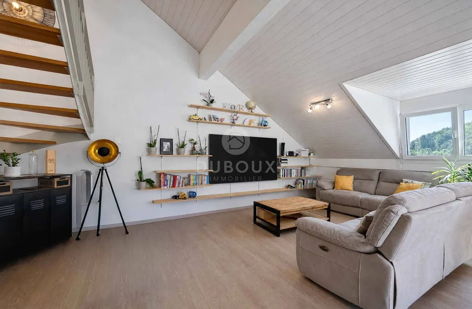 DUPLEX LUMINOSO IN UN CONTESTO VERDE