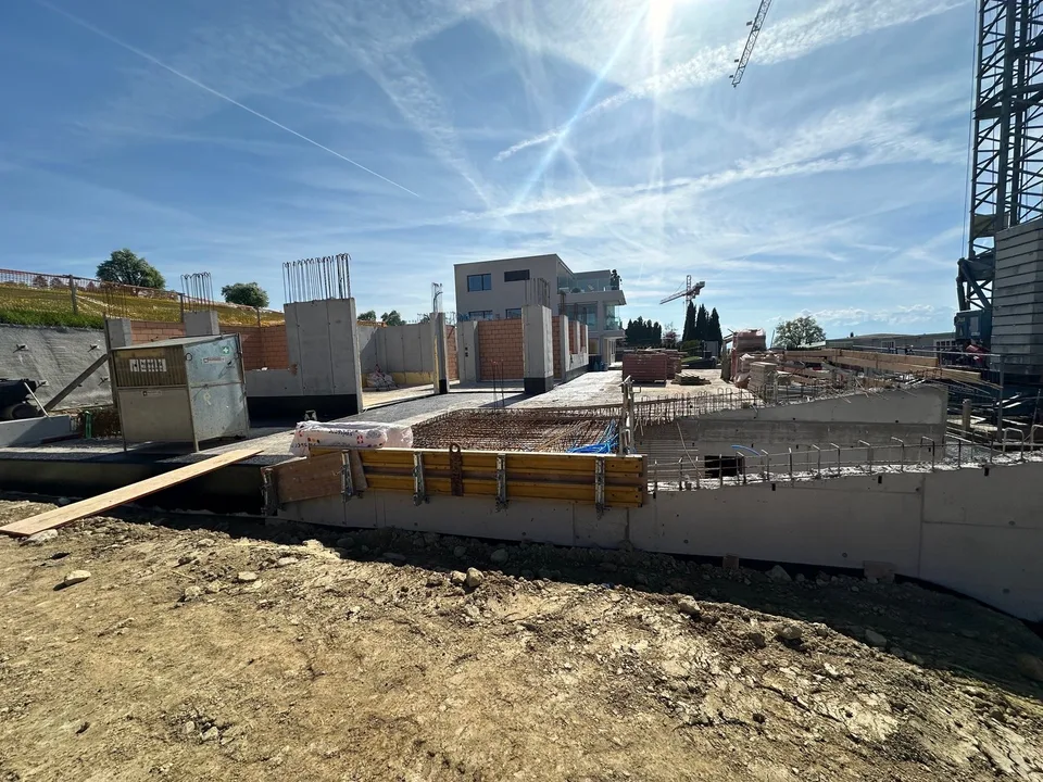 Esclusivo appartamento di 5,5 locali al piano terra a Eich - Nuovo edificio con certificazione Minergie