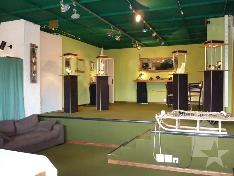 Spazio commerciale in piazza del Villaggio