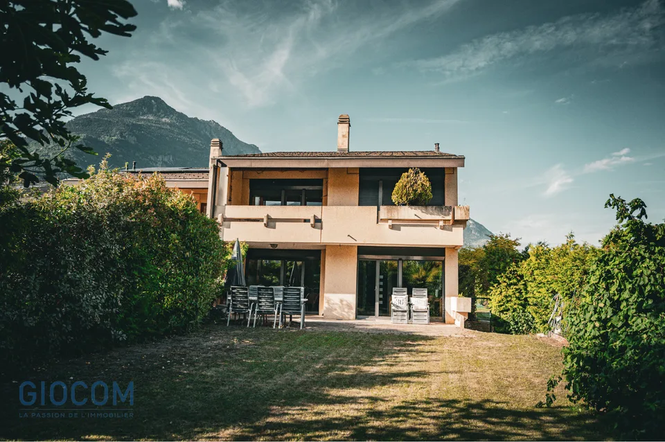 Villa familiale avec jardin à deux pas de la gare de Martigny
