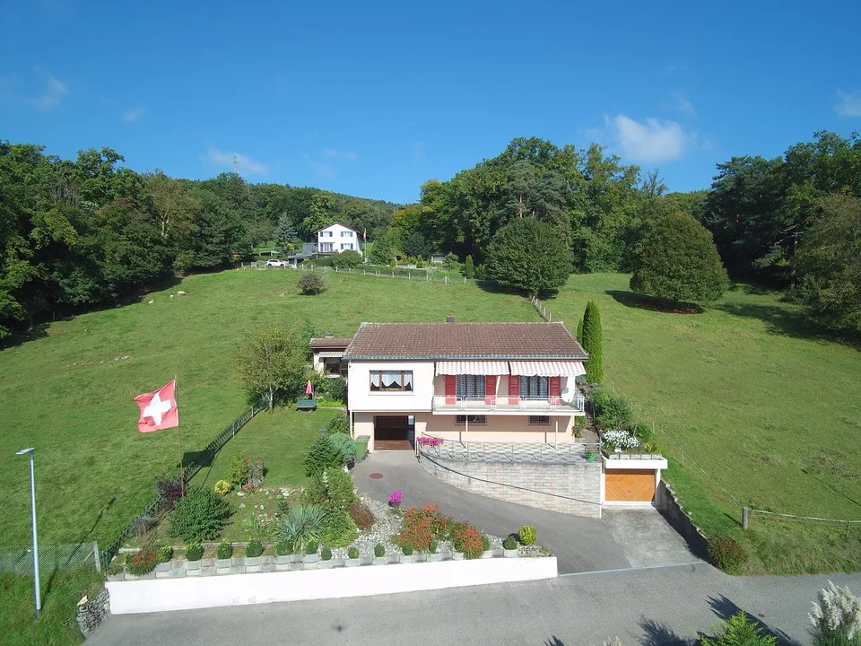 Charmantes Einfamilienhaus an guter, sonniger Lage mit Garten und traumhafter Weitsicht
