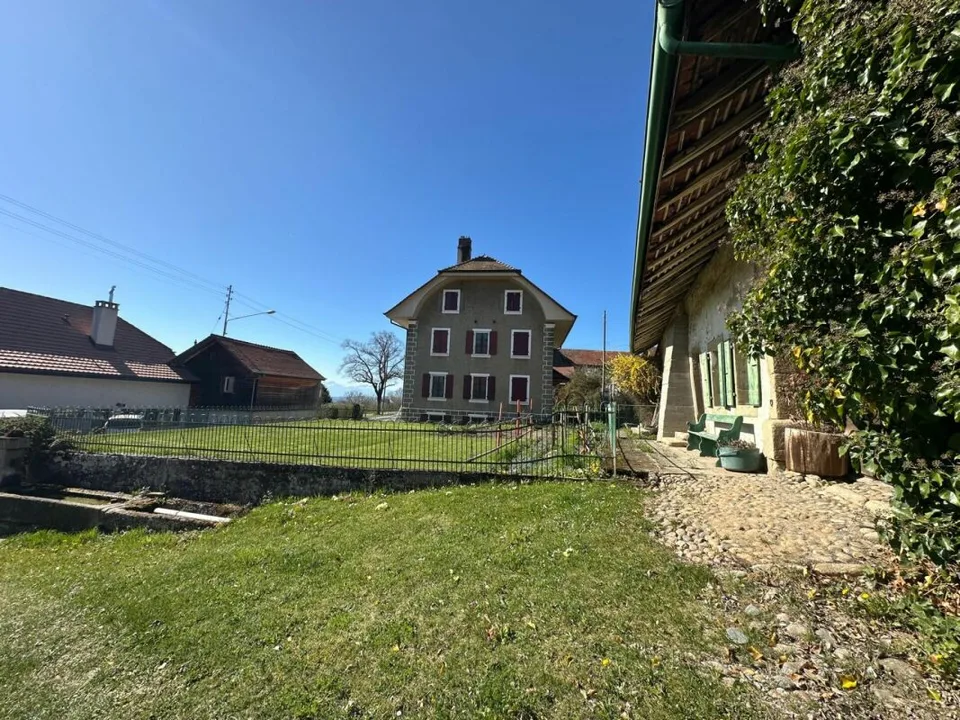 VUE SUPERBE ! BELLE MAISON FAMILIALE AVEC GRAND JARDIN  CONSTRUCTIBLE - FONTAINE