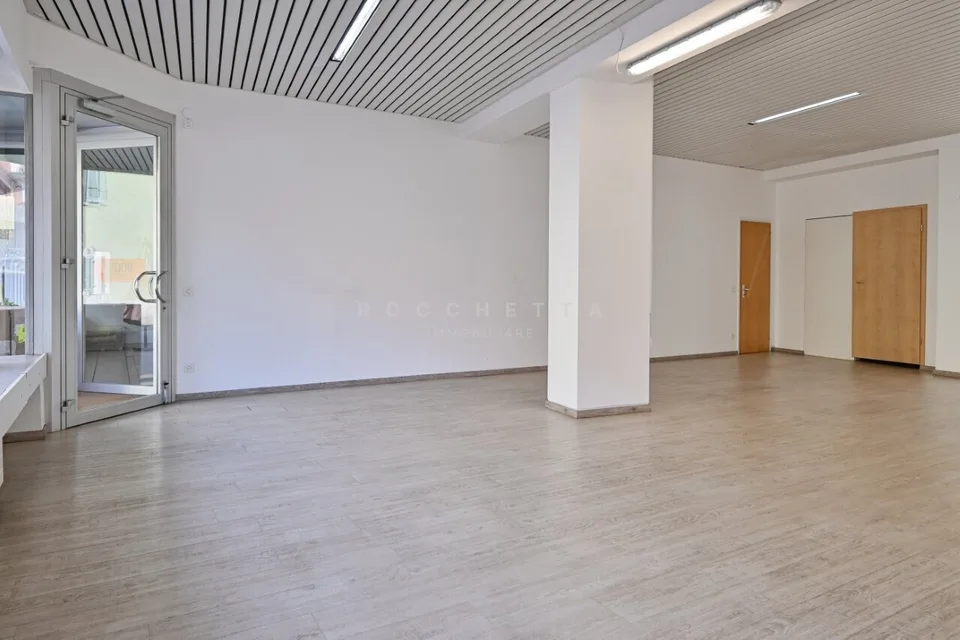 Stabile residenziale e commericale in posizione strategica – Foto 12 von 12