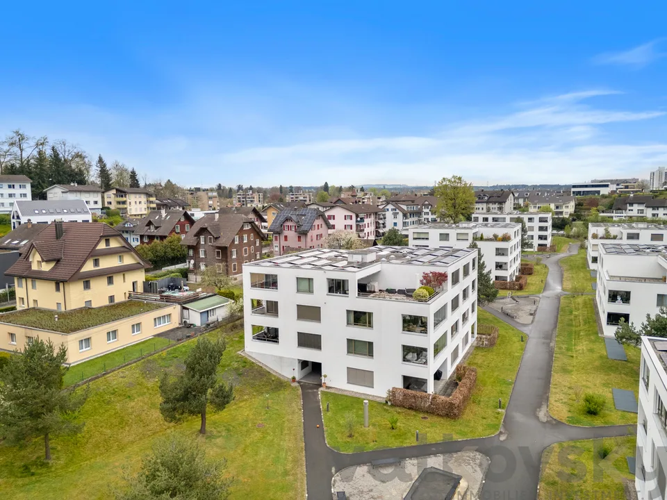 Grosse Neuwertige Wohnung