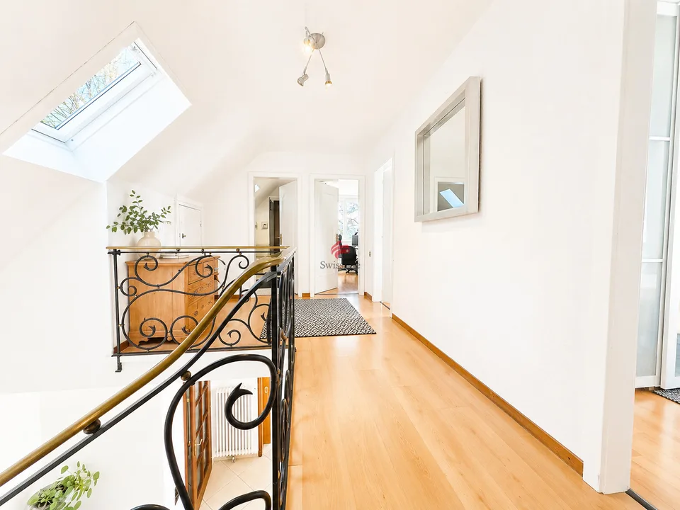 Villa dominante, calma assoluta e vista lago – foto 10 di 13