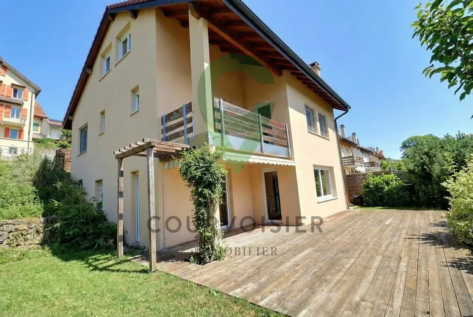 Spacious house with separate apartment