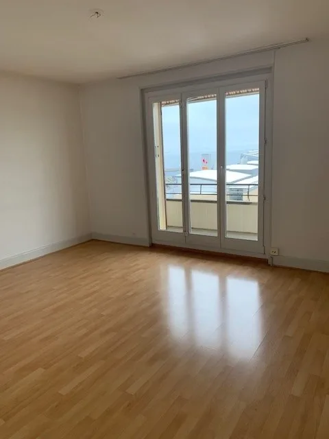 Schönes 4-Zimmer-Apartment mit 90m2 und Blick auf den See und die Alpen