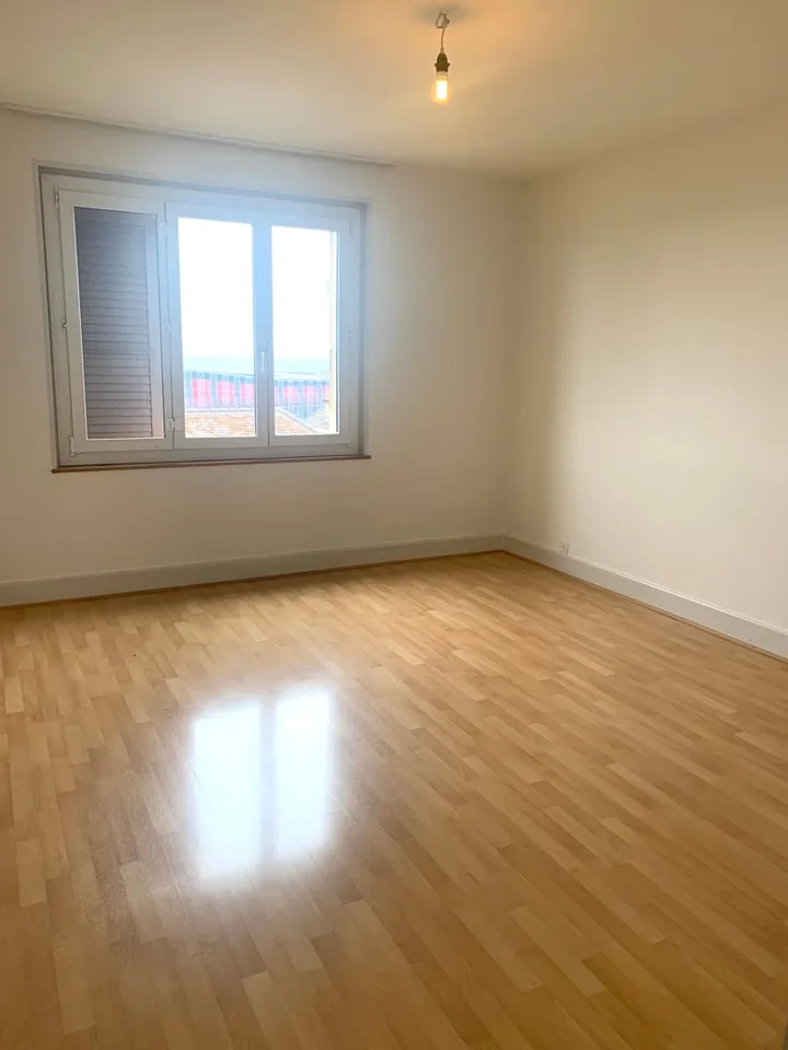 Schönes 4-Zimmer-Apartment mit 90m2 und Blick auf den See und die Alpen