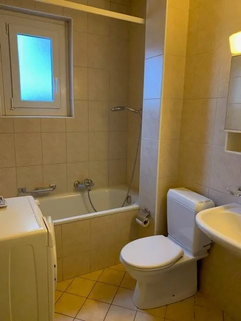 Schönes 4-Zimmer-Apartment mit 90m2 und Blick auf den See und die Alpen – Foto 8 von 10