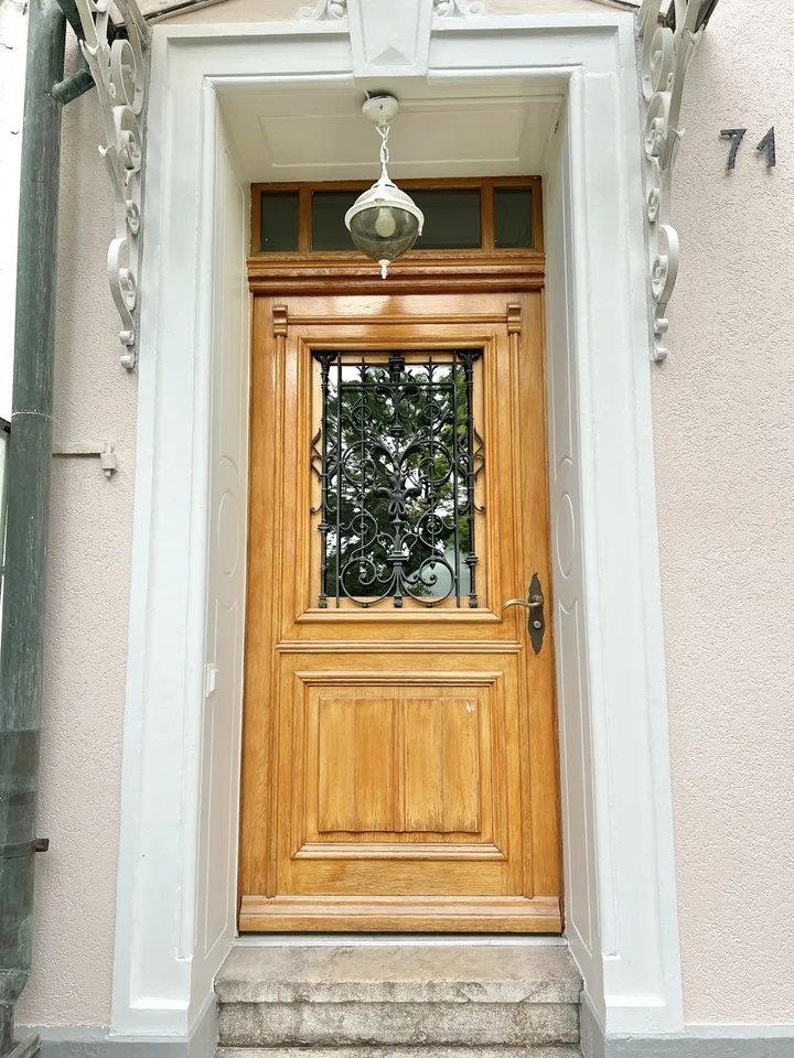 Basler Stadtvilla direkt am Rhein!