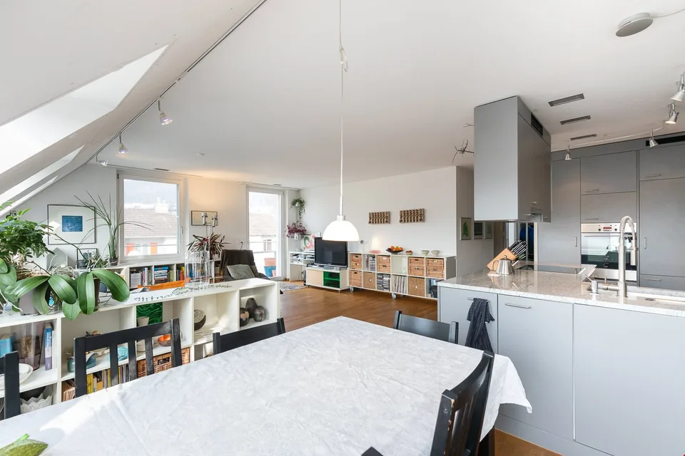 Moderne 5.5-Zimmer-Maisonettewohnung in Fahrweid