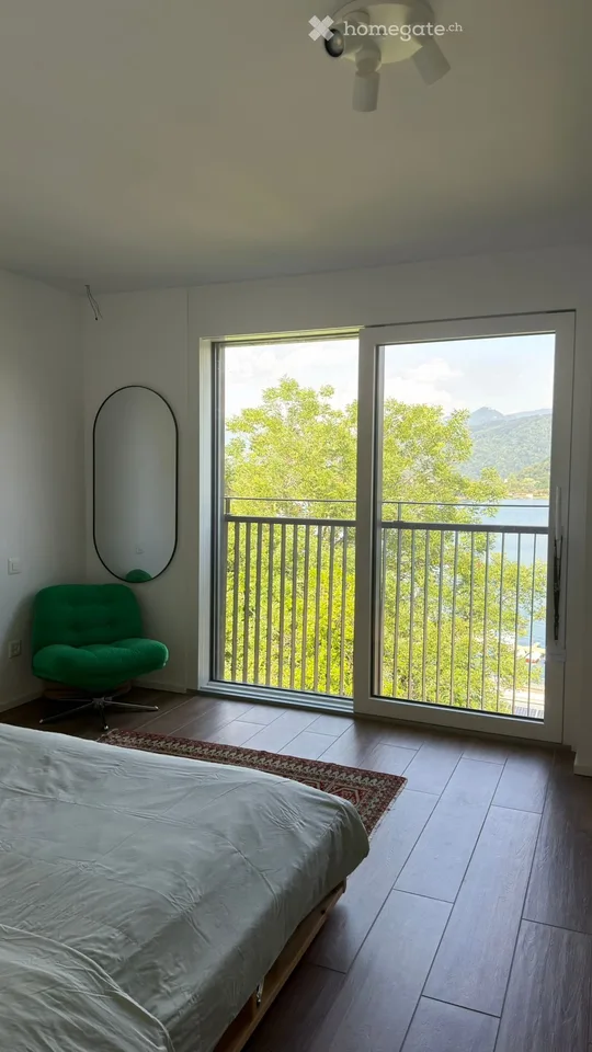 Zweieinhalb-Zimmer-Wohnung in Ponte Tresa mit Seeblick