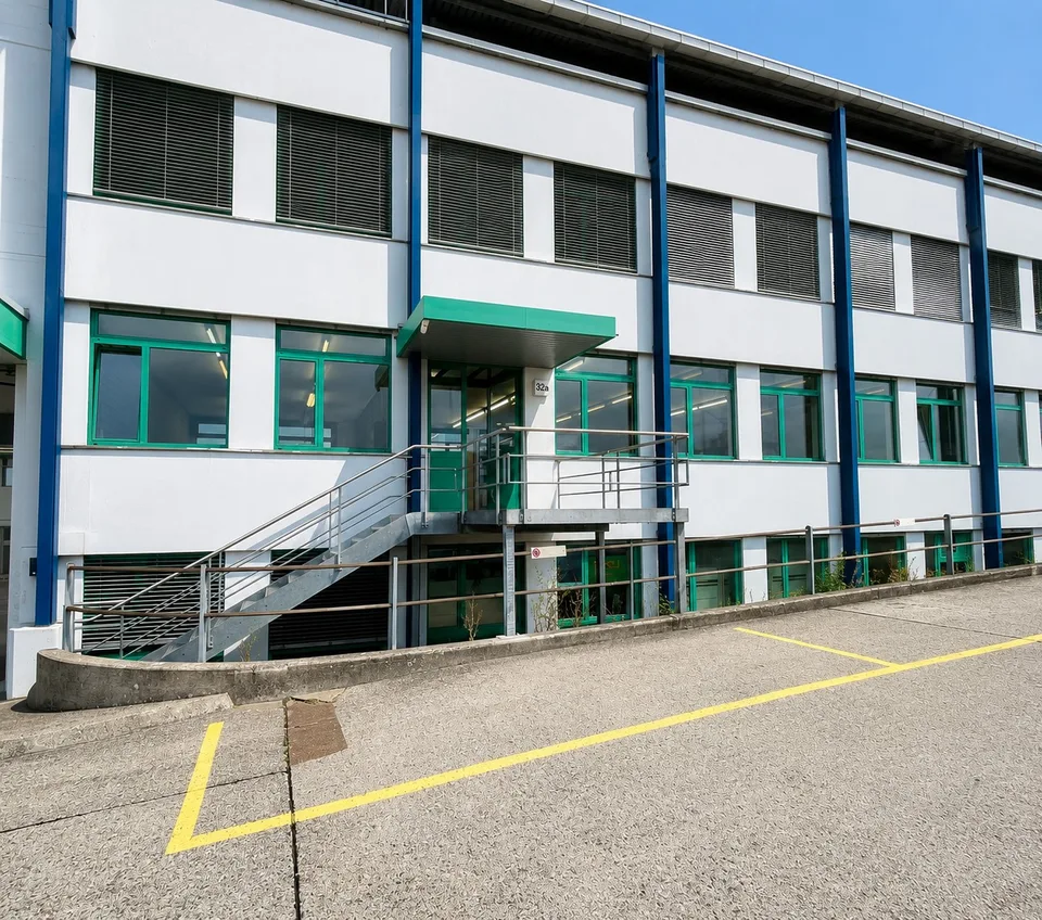 Gewerberaum mit eigenem Zugang und Laderampe