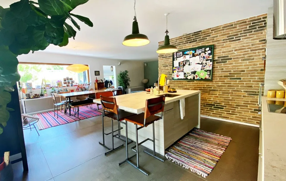 Casa di architetto di eccezione, completamente arredata con giardino e piscina