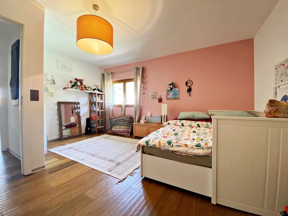 Casa di architetto di eccezione, completamente arredata con giardino e piscina