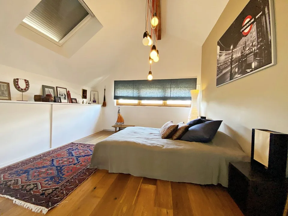 Casa di architetto di eccezione, completamente arredata con giardino e piscina