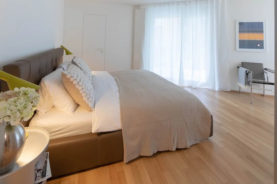 Appartamento moderno di 2,5 locali arredato con balcone a Zurigo Wiedikon – foto 6 di 9