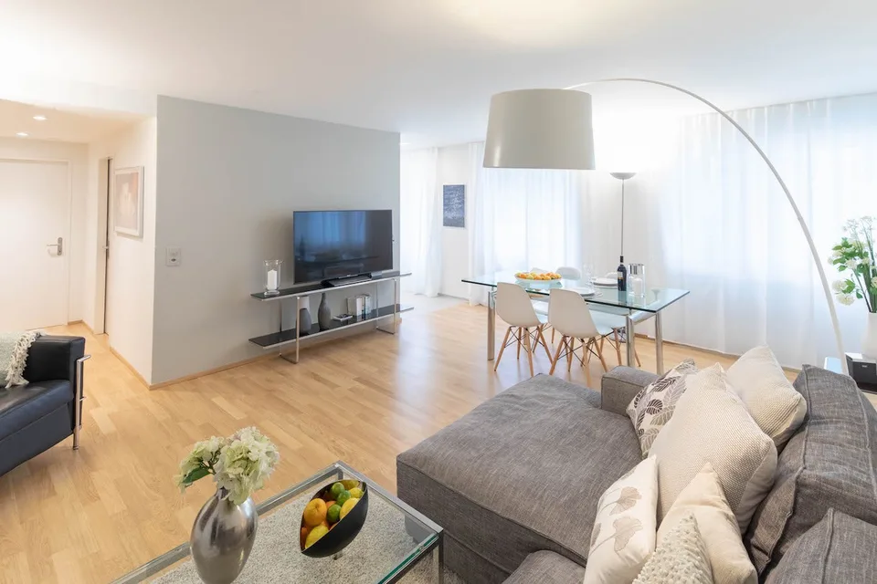 Appartamento arredato 2 locali moderno con balcone a Zürich Wiedikon