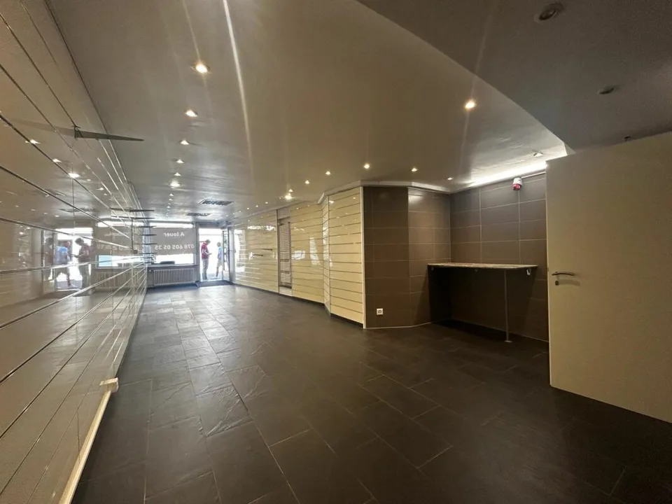 Prachtvolles Gewerbeobjekt von 75m2 mit Auslage im Herzen von Villeneuve
