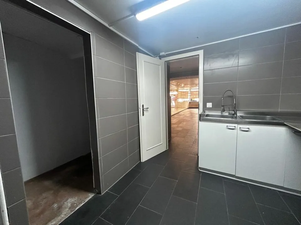 Prachtvolles Gewerbeobjekt von 75m2 mit Auslage im Herzen von Villeneuve