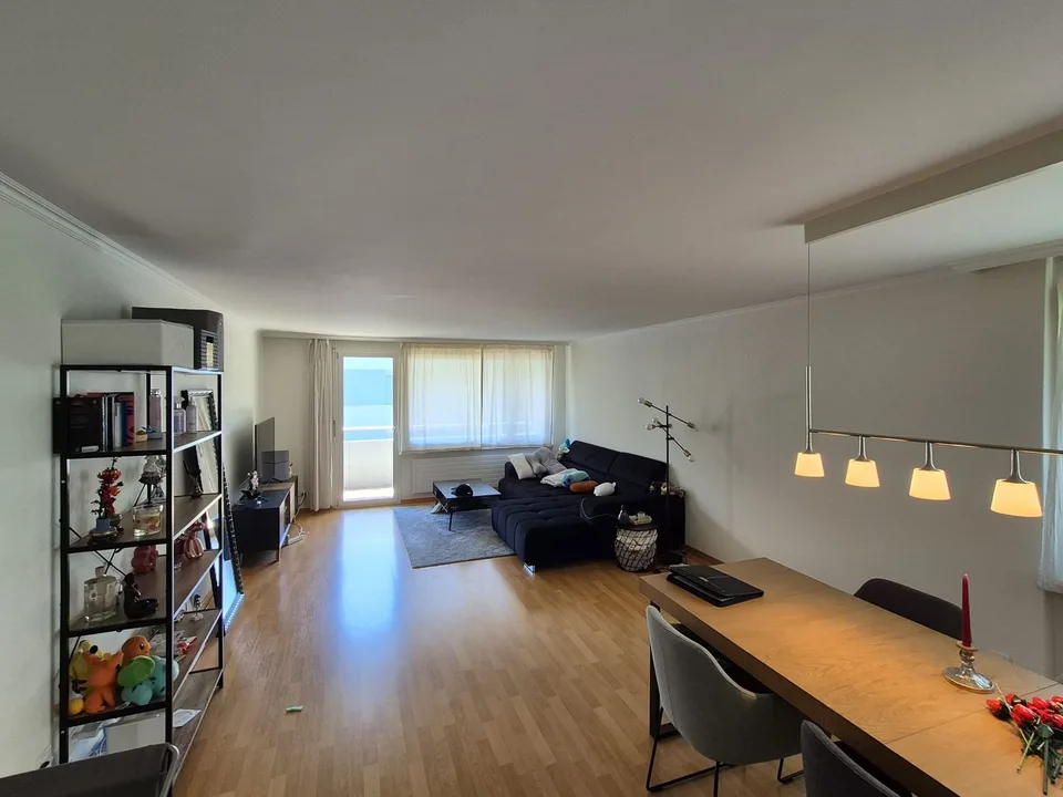 Appartamento luminoso 4.5 locali con balcone in una zona tranquilla – Alpnach Dorf