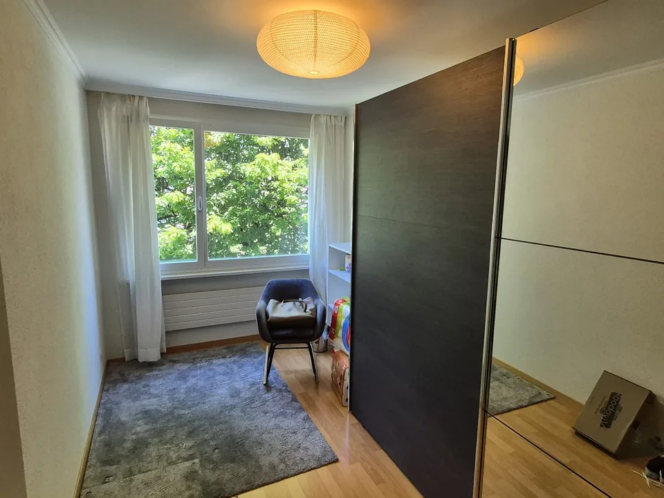 Appartamento luminoso 4.5 locali con balcone in una zona tranquilla – Alpnach Dorf