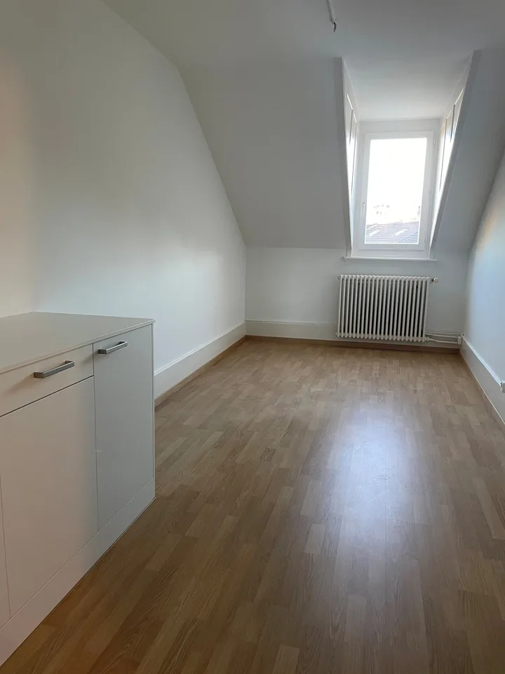 Mansarden als Schlafplatz zu vermieten mit gemeinsamem Bad ohne Küche