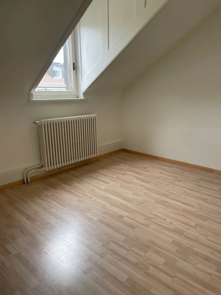 Mansarden als Schlafplatz zu vermieten mit gemeinsamem Bad ohne Küche