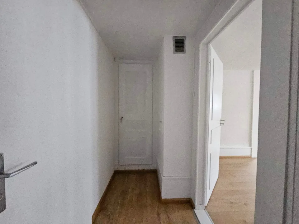 Charmantes 3-Zimmer-Wohnung im Herzen von Saint-Imier – Foto 7 von 9